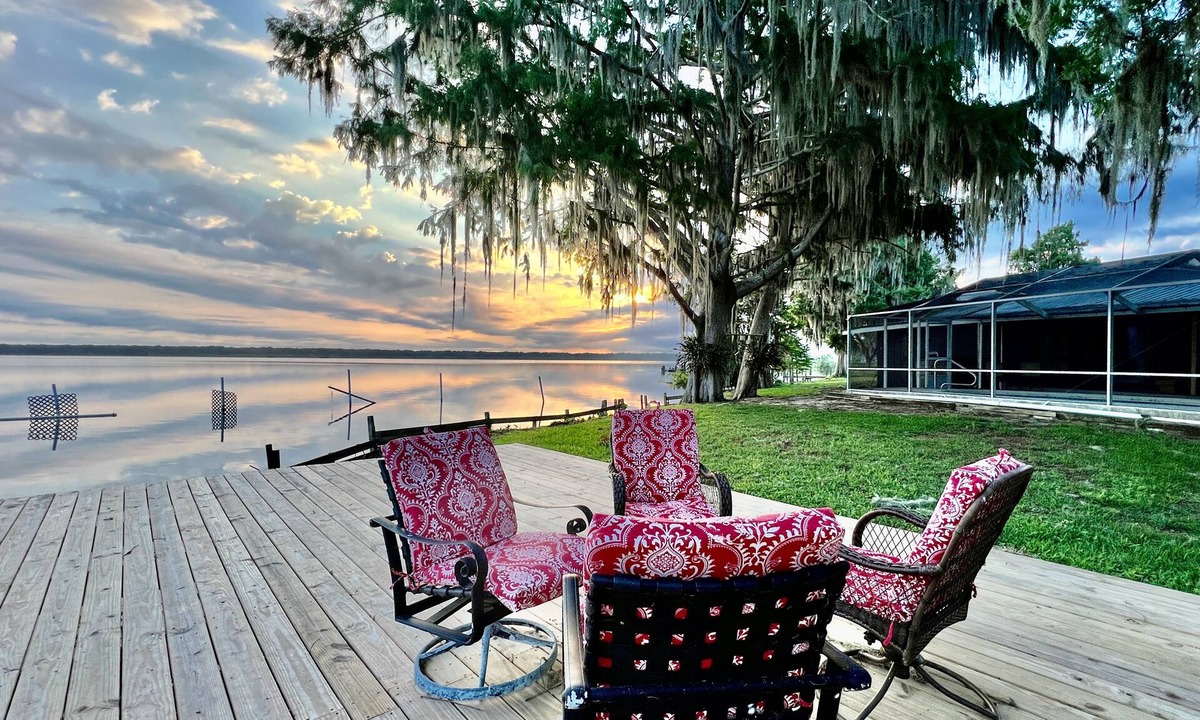Lake Panasoffkee House | Peaceful & stylish pool home with gorgeous lake views