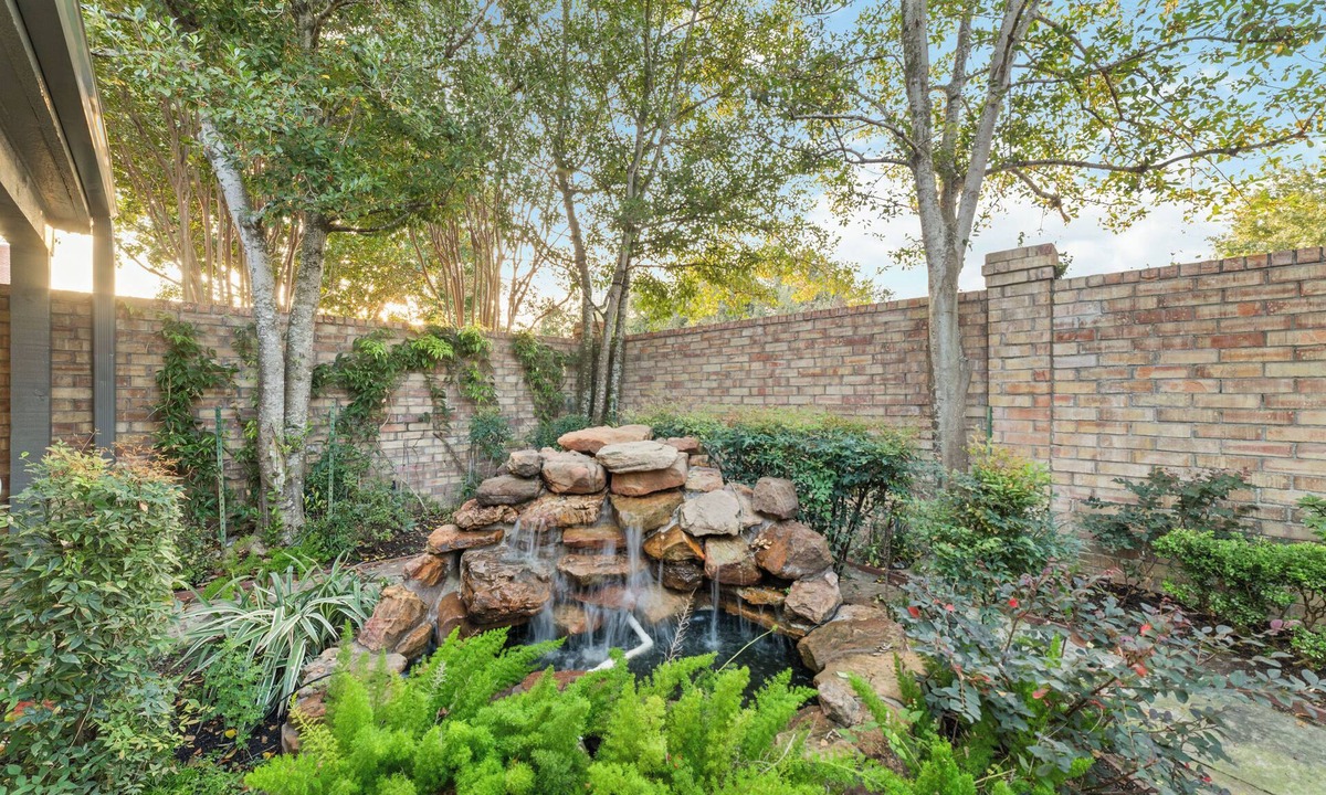 Houston House | Peaceful Tanglewood/Woodway Home - Spacious, Cozy & Close to Everything