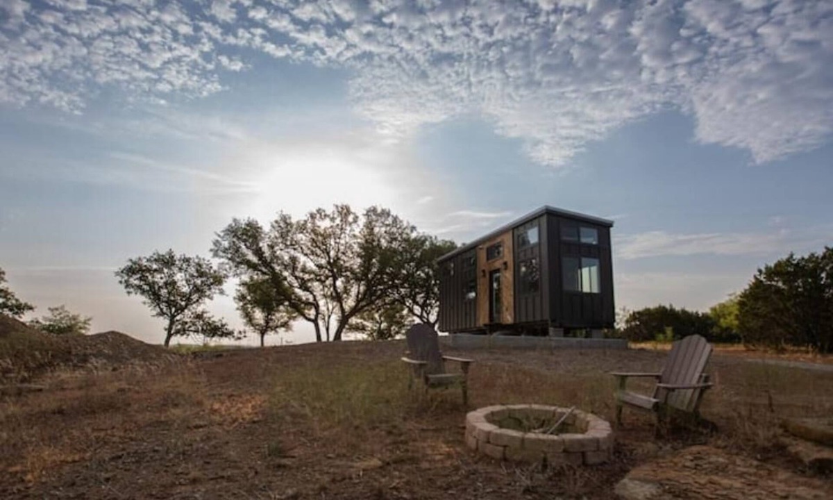 Thurber House | Peaceful Tiny Home on Hilltop with Gorgeous Sunsets & Scenic Views
