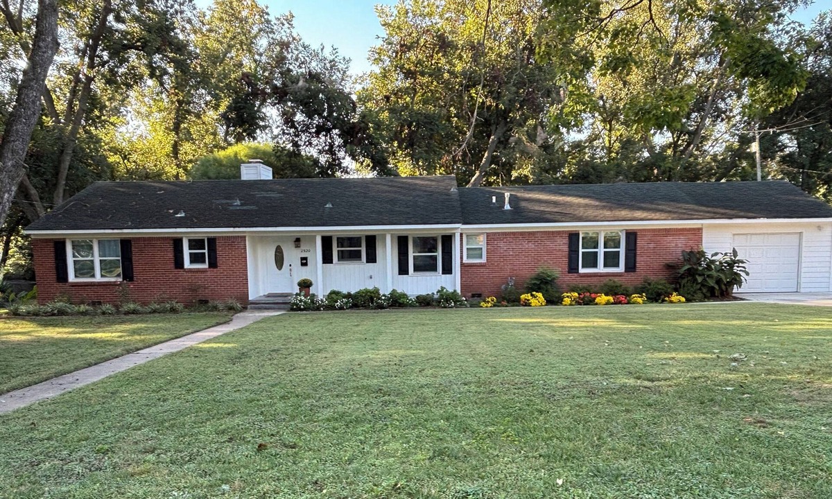 Tulsa House | Peaceful Tulsa Retreat - 3BR Home on 1 Acre Near Expo & Downtown