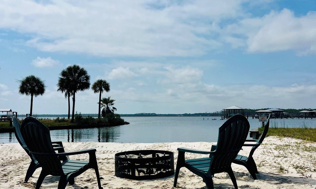 Elberta Cottage | Peaceful Two Bedroom Cottage with Private Beach