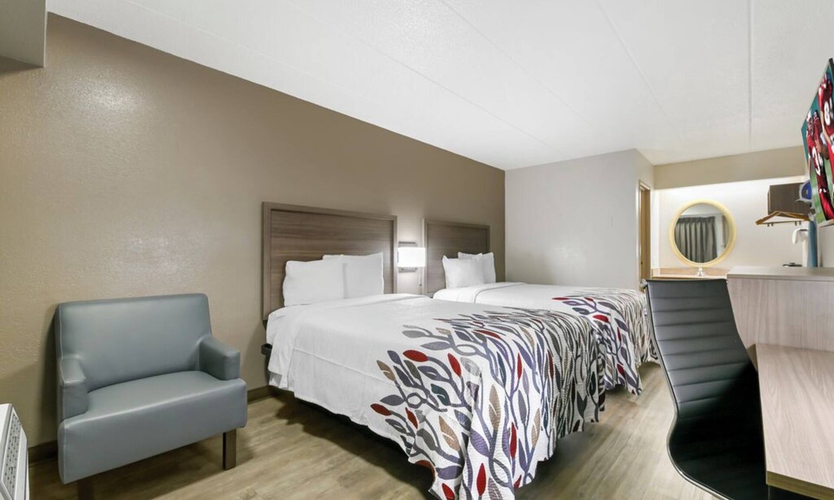 Montpelier Hotel | Peaceful Budget Stay l 2 Deluxe Rooms Near Dutch Country Farmers Market