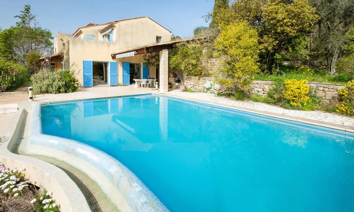 Chateauneuf-Grasse Apartment | Peaceful Villa "Numéro 2" with Private Pool and HD Wi-Fi