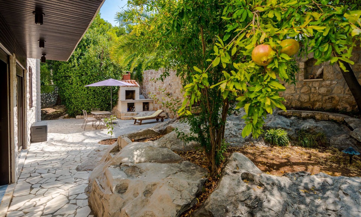 Cavtat Apartment | Peaceful Villa, 1 Minute Walk To The Beach