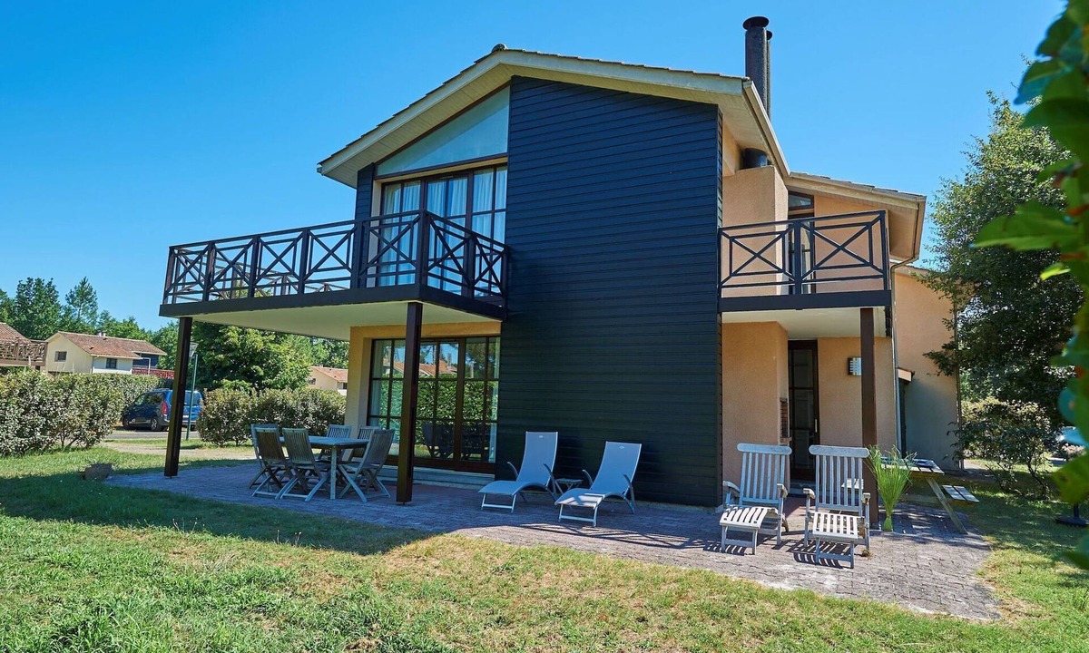 Salles Villa | Peaceful Villa in Castle Park