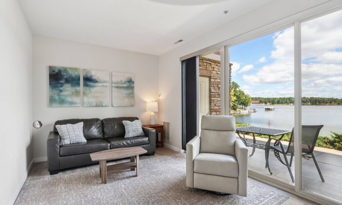 Lake Delton Condo | Peaceful Waterfront, Indoor/Outdoor Pools, Beach