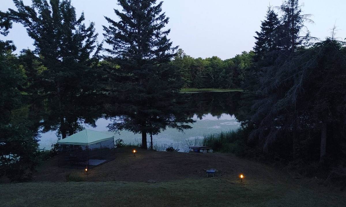 Frontenac Cottage | Peaceful waterfront, 3-bedroom with AC near Westport