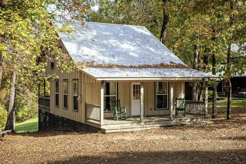 Zwolle House | Peaceful Waterfront Cabin with Private Pond Near Zwolle, Louisiana