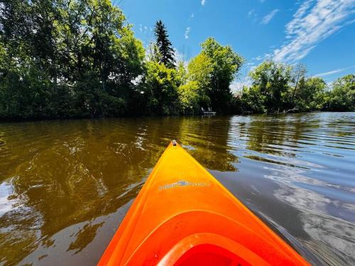 Sutton House | Peaceful Waterfront Cottage on Georgina