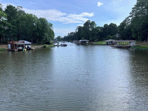 Henrico House | Peaceful, Waterfront, Lake Gaston, 3 King Bed, Water Toys, Firepit