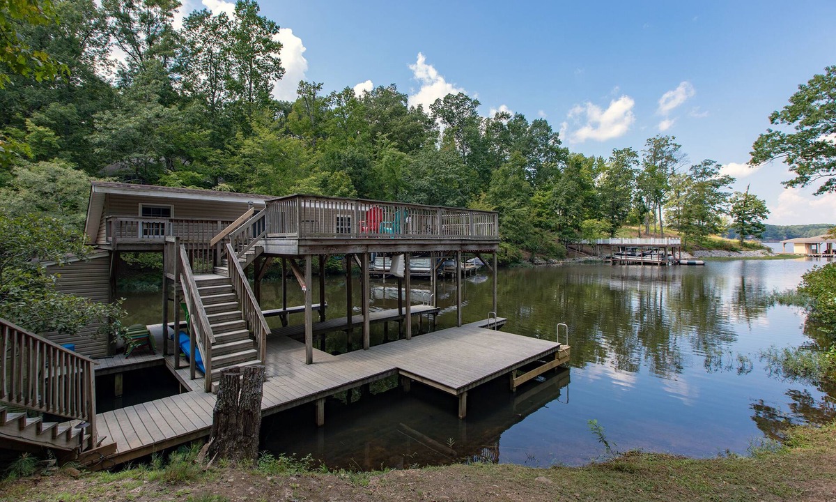 Wise House | Peaceful Waterfront Retreat!