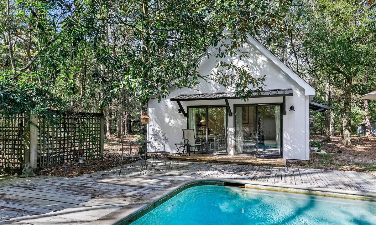 Ponchatoula House | Peaceful Wooded Garden Setting