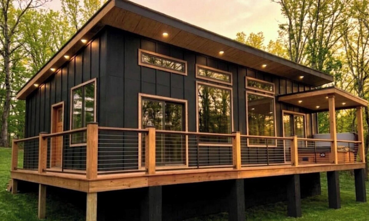 Pittsburg Cabin | Peaceful Wooded Getaway with Hot Tub, Fire Pit & Scenic Views in Pittsburg, Missouri