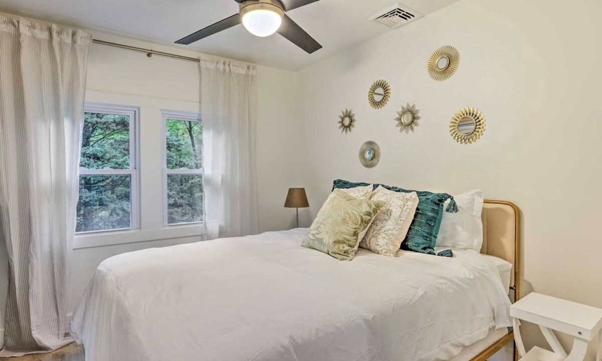 Barto House | Peaceful Wooded Getaway