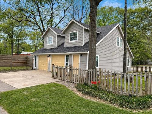 Huntington House | Peach Door Cottage
