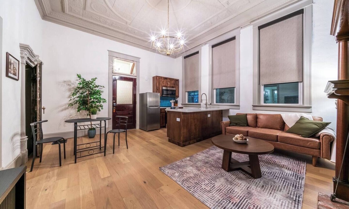 Sedalia Apartment | Peacock Suite