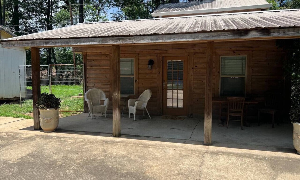 Texarkana Cottage | Peacocks and Privacy