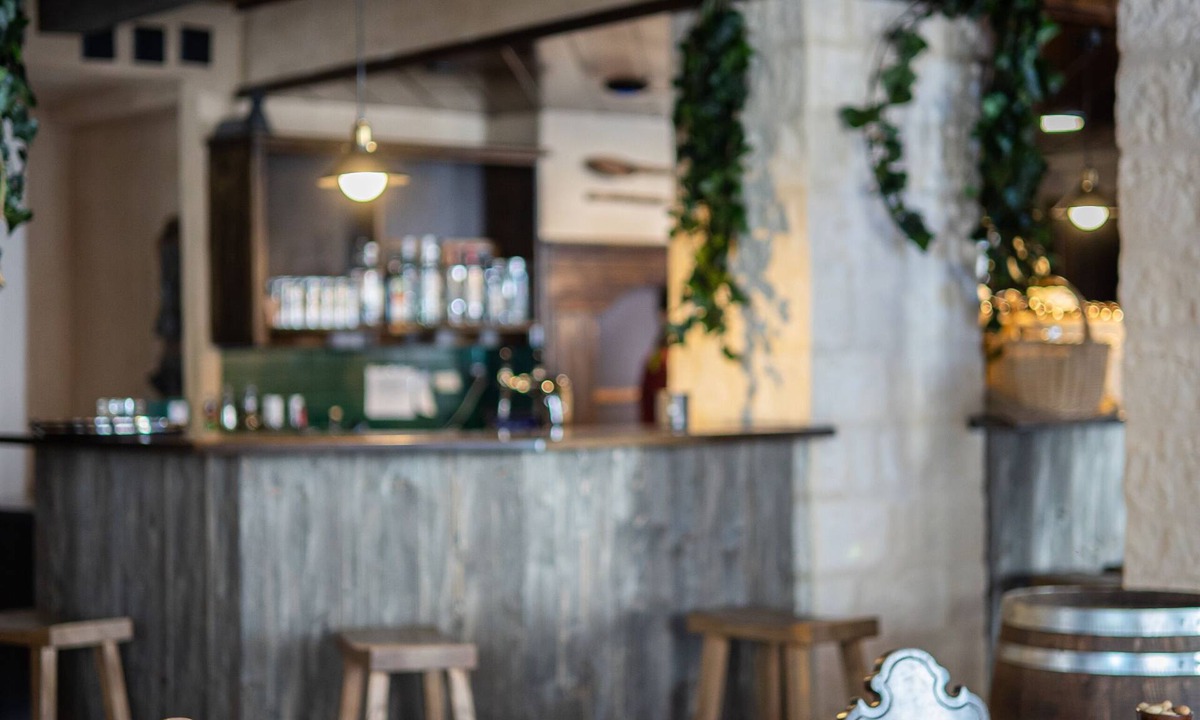 Saint-Ursanne Hotel | Peanut Medieval Lodge