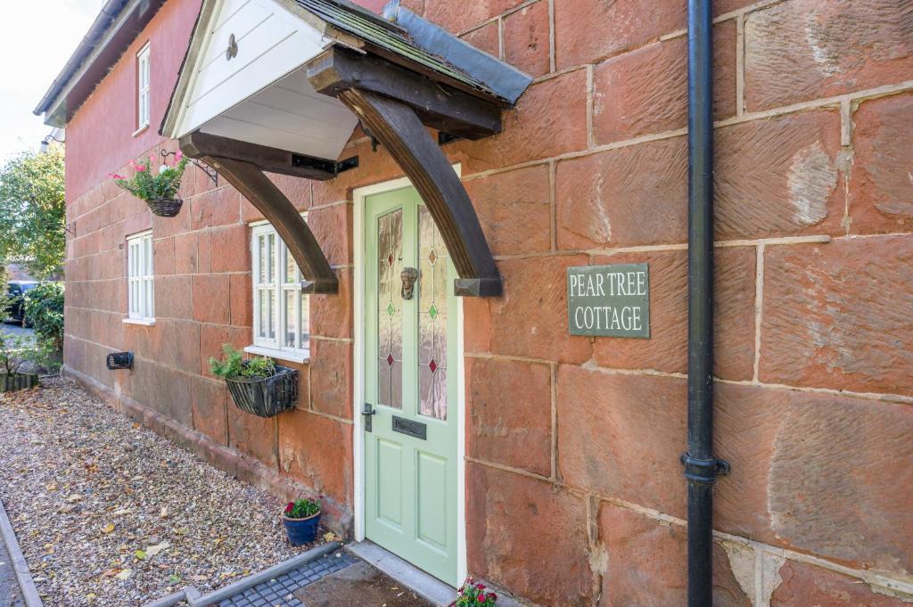 Felton House | Pear Tree Cottage Courtyard