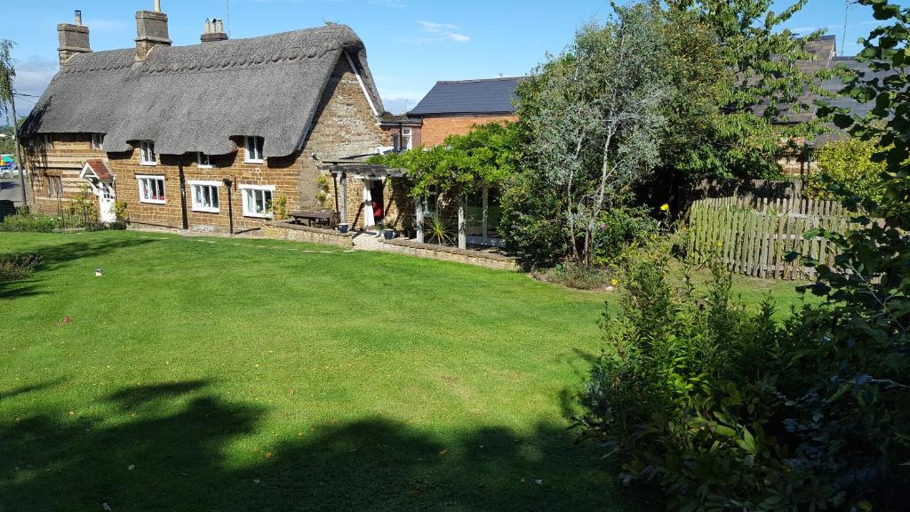 Moreton Pinkney Bed & Breakfast | Pear Tree Cottage