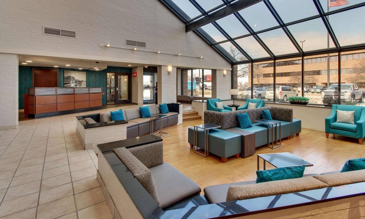 Airport Township Hotel | Pear Tree Inn St. Louis Airport