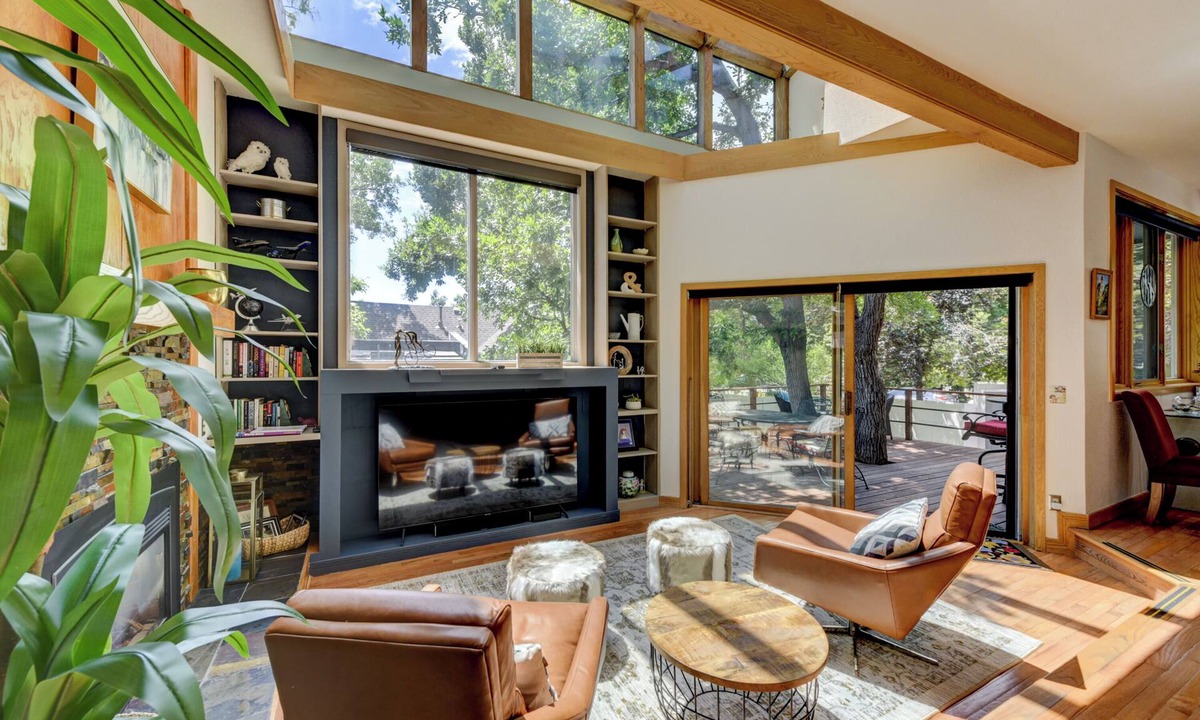 Central Boulder House | Pearl st, A/C, Fireplace, Views and Decks- Winner