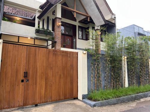 Lembang Villa | Pearl Villa by The Lake