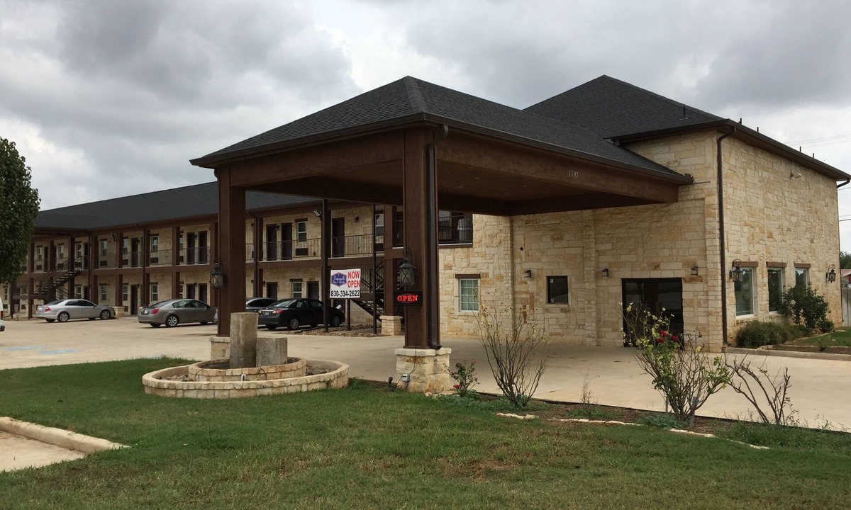 Pearsall Hotel | Pearsall Inn & Suites