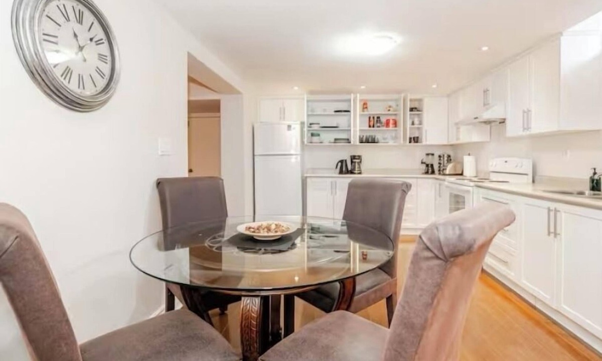 Rathwood Apartment | Pearson Gateway Executive Suite – 2BR + 2 Parking