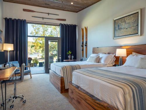 Camdenton Hotel | Pebble Bay Club Suites