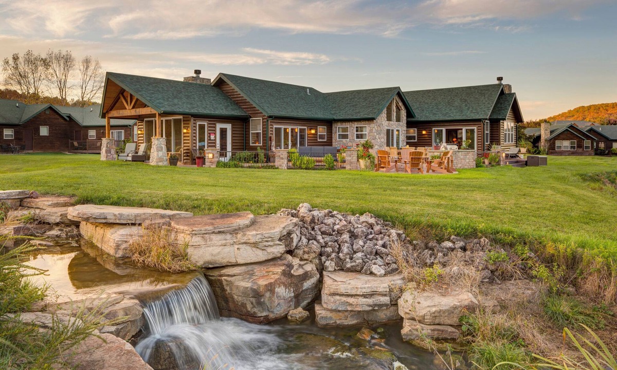 Camdenton Hotel | Pebble Bay Club