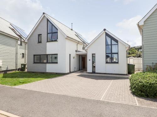 Westleigh House | Pebble Ridge View