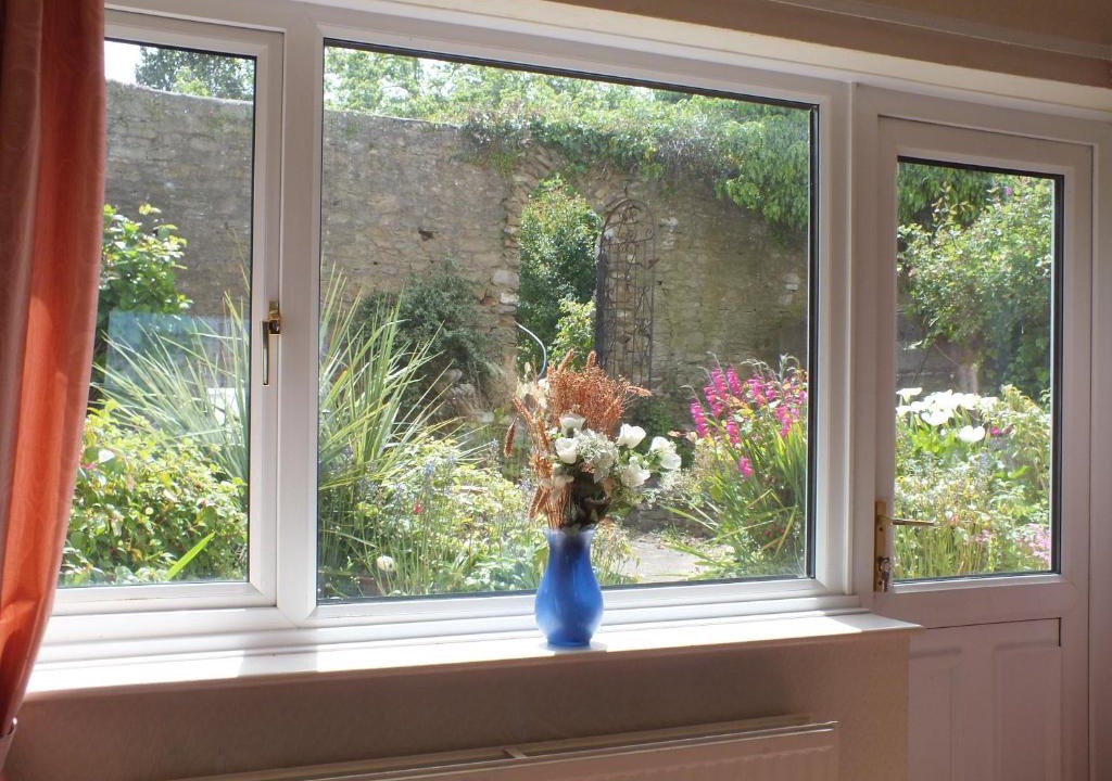 Brixham Apartment | Pebbles (pet friendly)