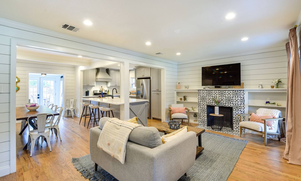 Frisco Original Donation House | ‘Pecan Blue’ Frisco Hub: Dtwn, Dining & Stadiums!