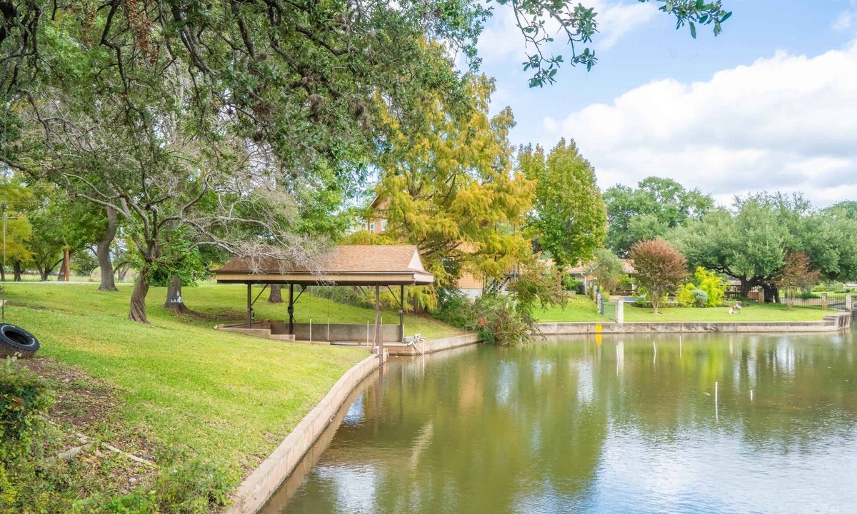 Kingsland House | Pecan Pie - Boat Lift, Hot Tub, & Game Room