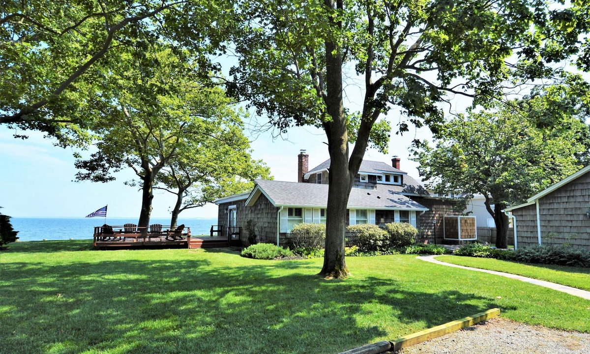 Laurel House | Peconic Bay Private Beachfront Escape