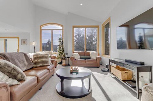 Corinthian Hills House | Pedal and Peak 113A townhouse