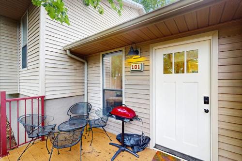 Kimberling City House | Peek-A-Boo Cottage