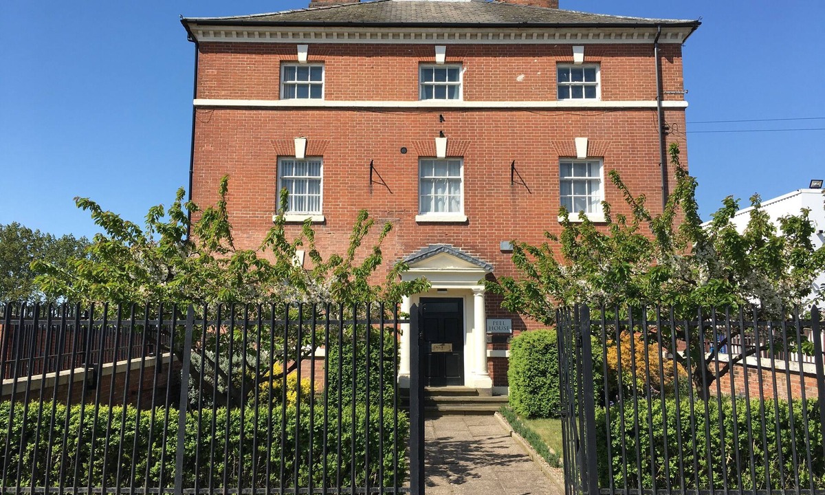 Burton on Trent Apartment | Peel House Apartments