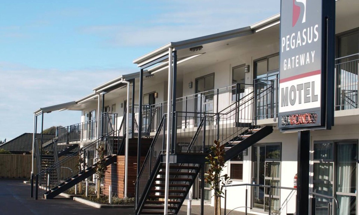 Woodend Hotel | Pegasus Gateway Motels and Apartments