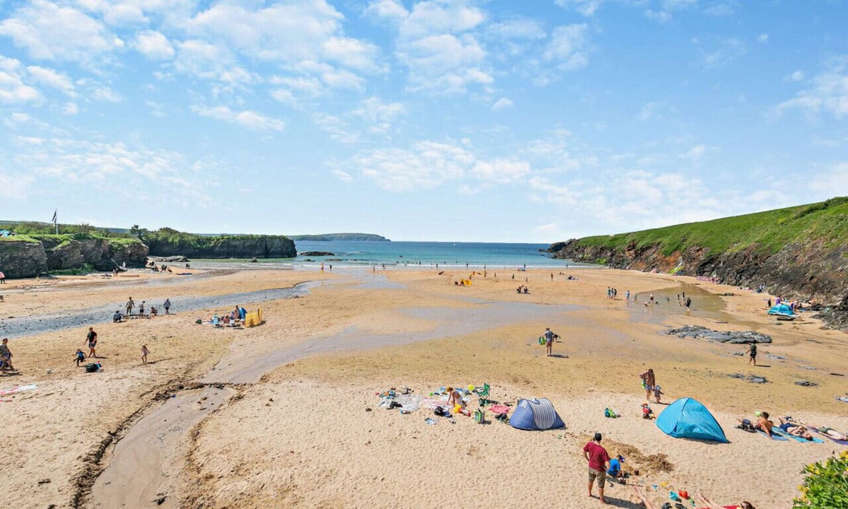 St Merryn House | Pegasus - Three Bedroom House, Sleeps 6