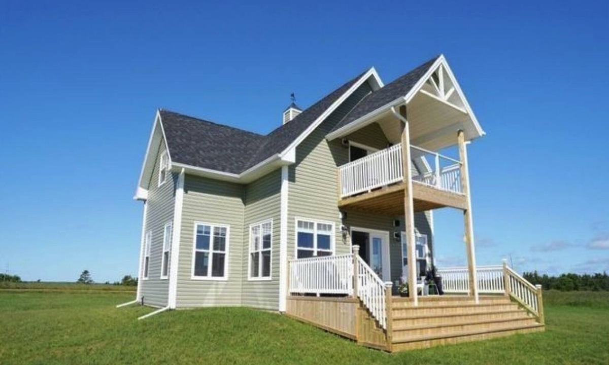 Little Pond House | PEI Luxury Oceanfront Beach House - 4.5 star on Canada SelectnLicense #2301970