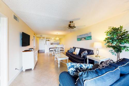 Stuart Apartment | Pelican #1109