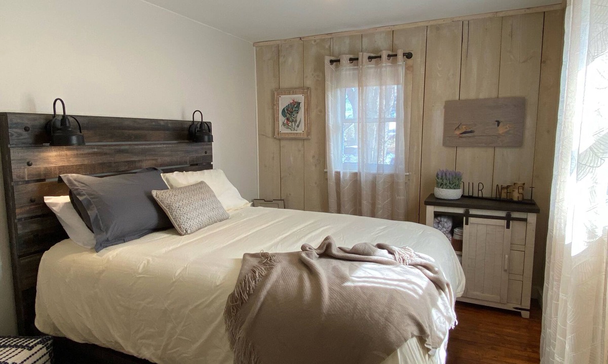 Kingsville Cottage | Pelican Place ❤️ WALK EVERYWHERE! nYour home away from home.