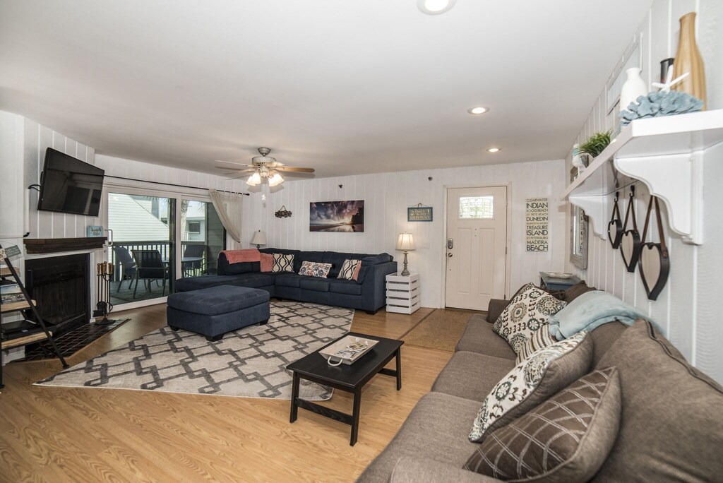 Indian Shores Condo | Pelican Pointe On the Beach sleeps 6