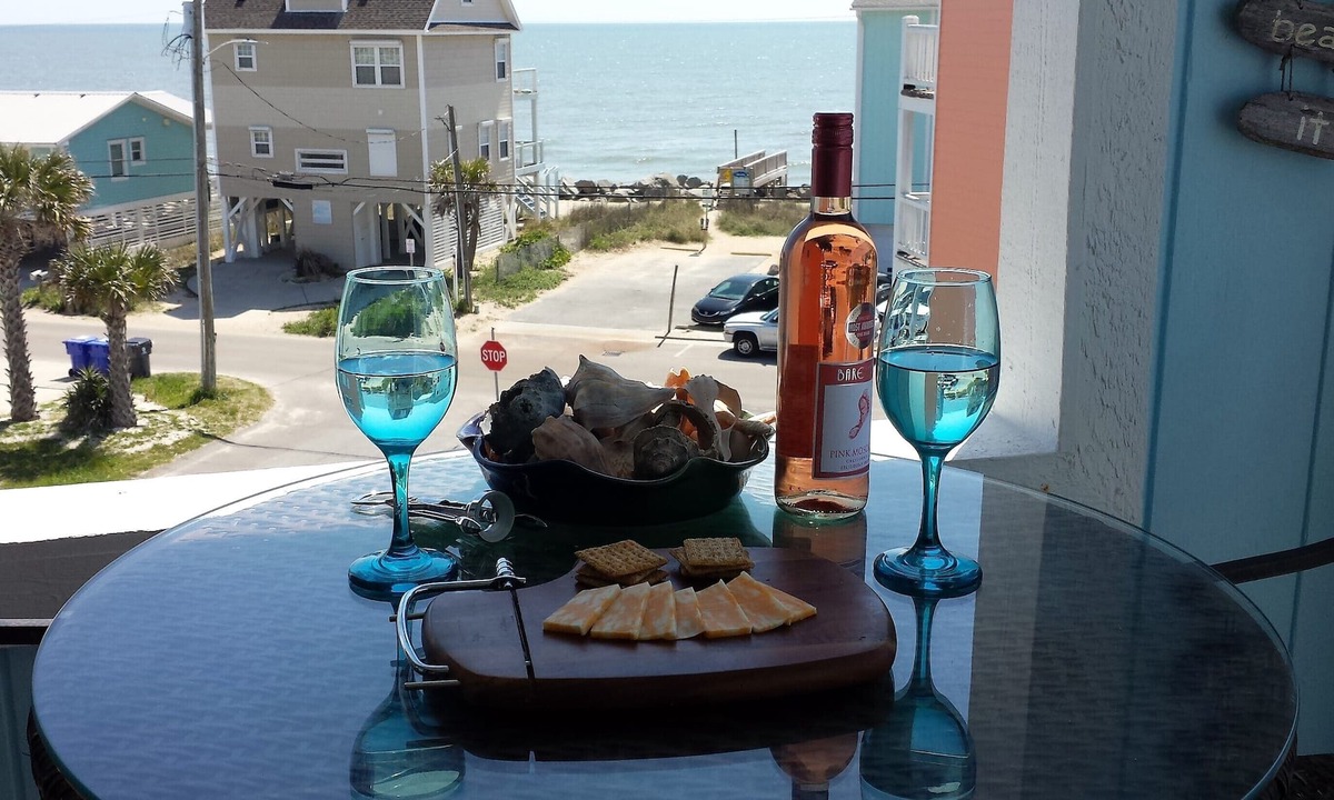 North Carolina Coast Condo | PELICAN'S PERCH, OCEAN VIEW, POOL VIEW, WIFI, PREMIUM TV, UNIQUE!
