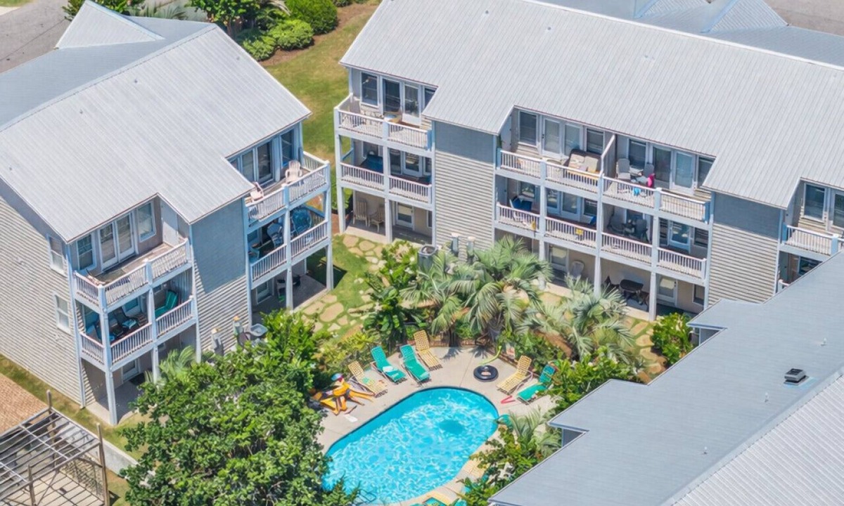 Kure Beach Villa | PELICAN`S REST OCEANVIEW + POOL + 200 STEPS TO BEACH
