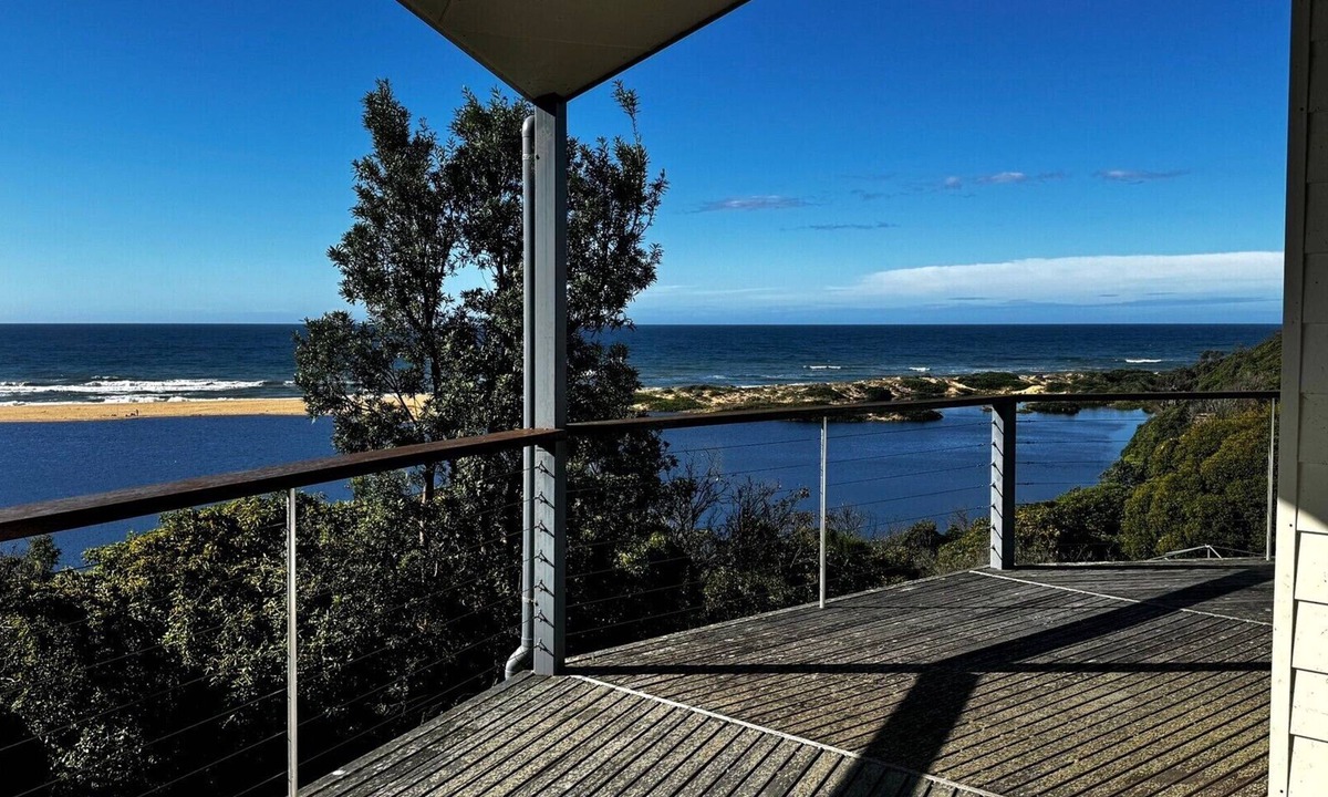 Lake Tyers Beach House | Pelicans Perch -| Scenic Coastal Retreat