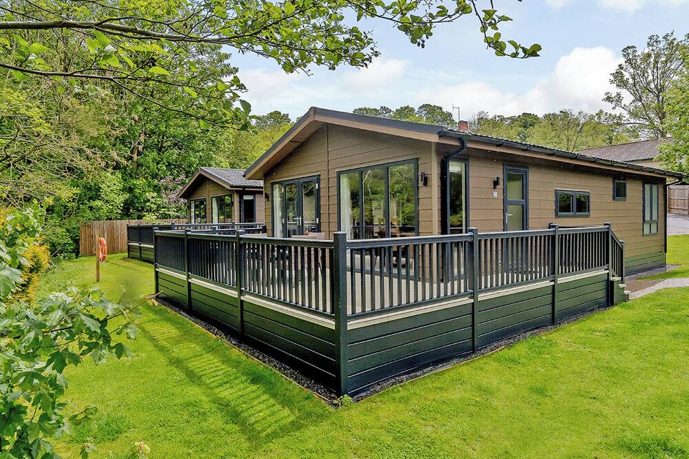Newton St Loe Ski Chalet | Pemberley Watersedge Lodge