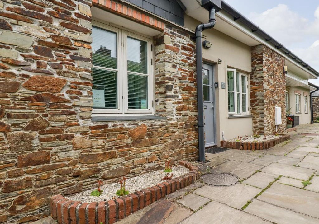 Edmonton House | Pen-Y-Les